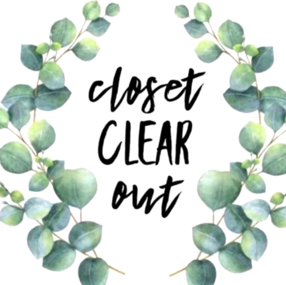 🤍 Closet Clear Out!! Super Low Prices On Everything! Make An Offer! 🩷